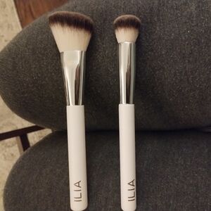 ILIA White Fluffy Makeup Brushes